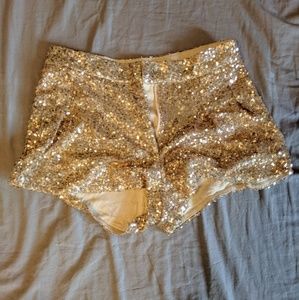 ✨Gold sequin short short ✨
